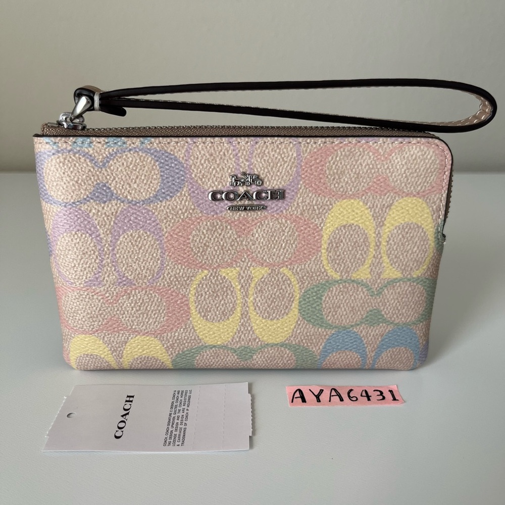 Coach wristlet🎈🎈 - Picture 2 of 7